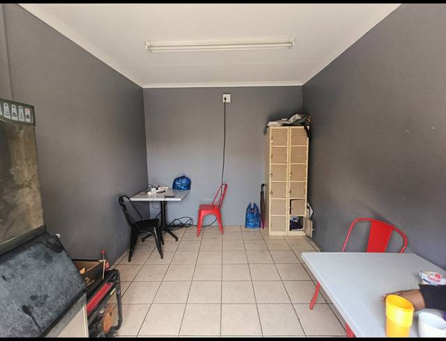 350M² BUILDING FOR SALE IN BO-DORP